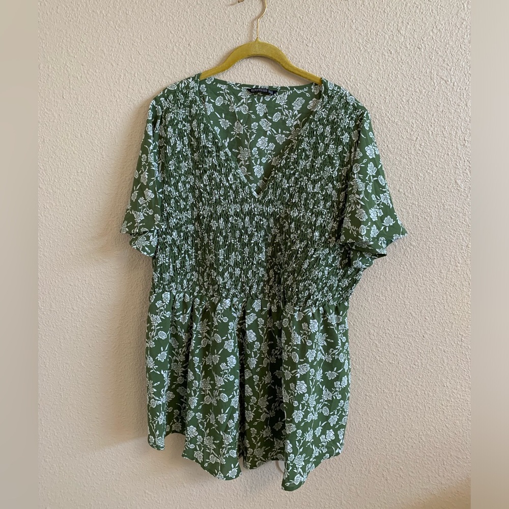 Bloomchic Blouse Floral V-Neck Ruffle Short Sleeve Green White Top NWOT ๐ด - Picture 1 of 5